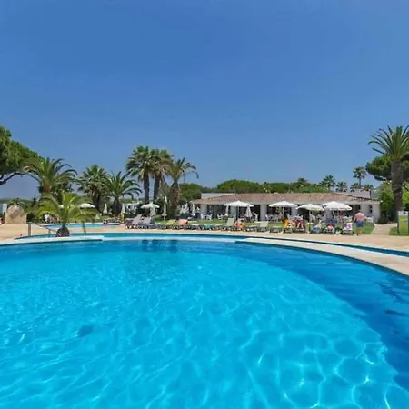 Balaia Golf By Mtphomes Apartment